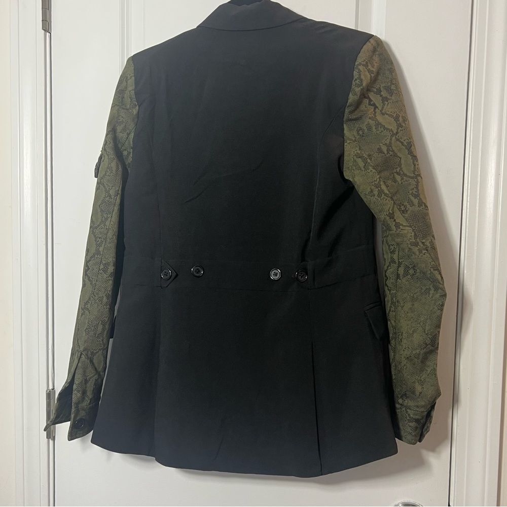 Fate Blazer Black with Green Snake Skin Sleeves and Black zip in hoodie size S - Picture 2 of 15